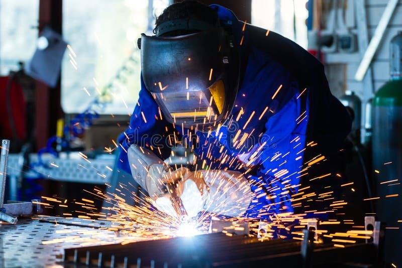 Đối tượng nào cần tham gia lớp học nghề hàn?