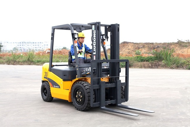 Tắt xe nâng và kết thúc vận hành đúng cách